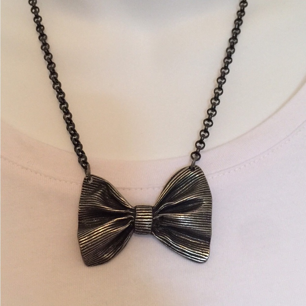 Bow necklace (new)